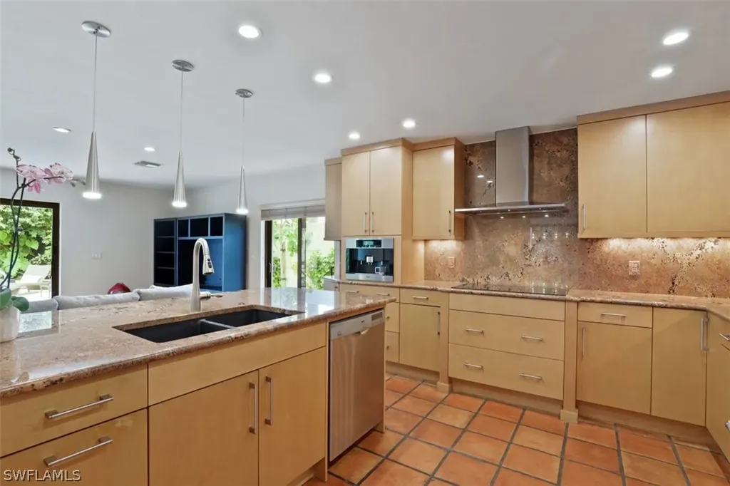 49 Las Brisas Way Naples FL 34108