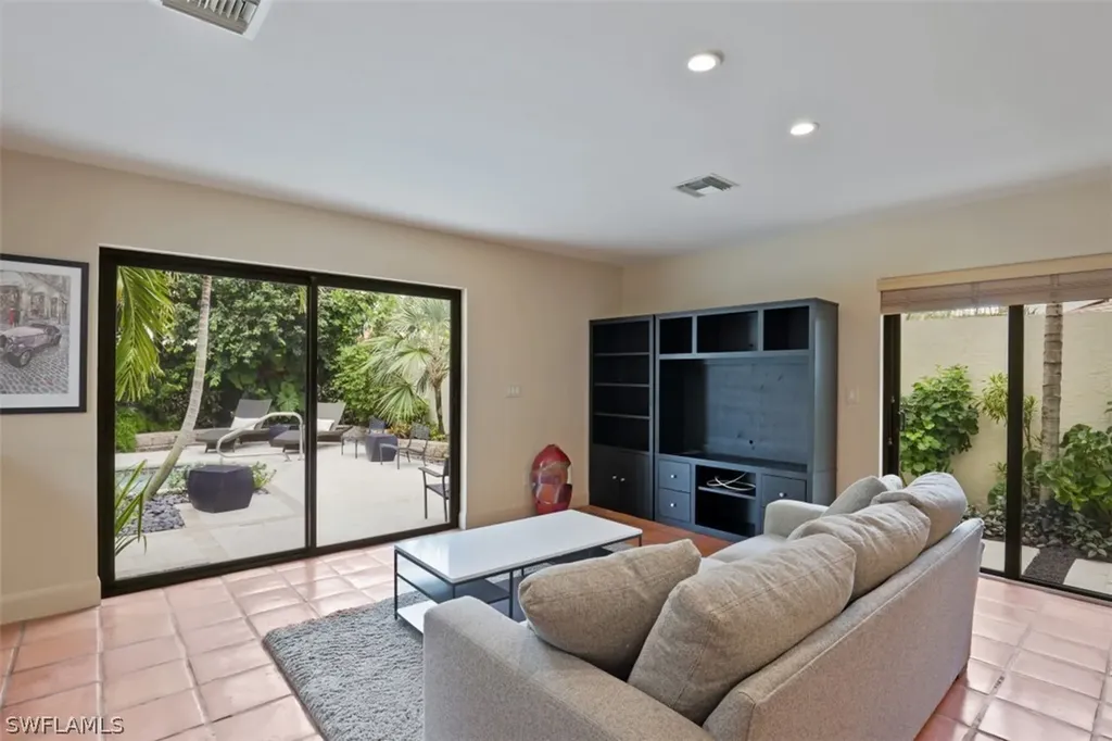 49 Las Brisas Way Naples FL 34108