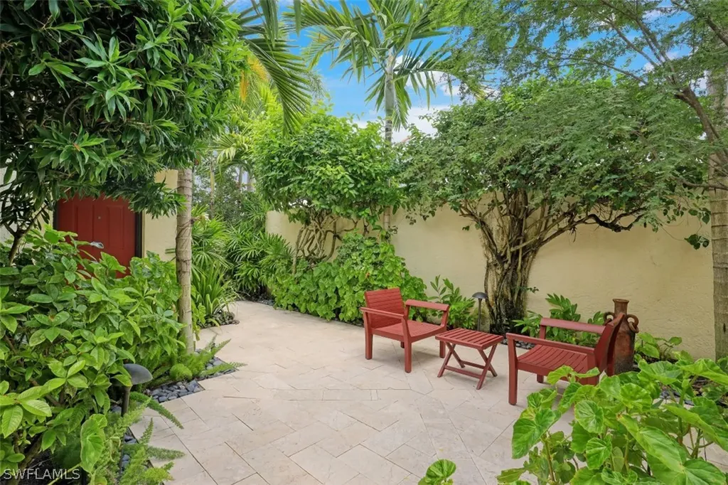49 Las Brisas Way Naples FL 34108