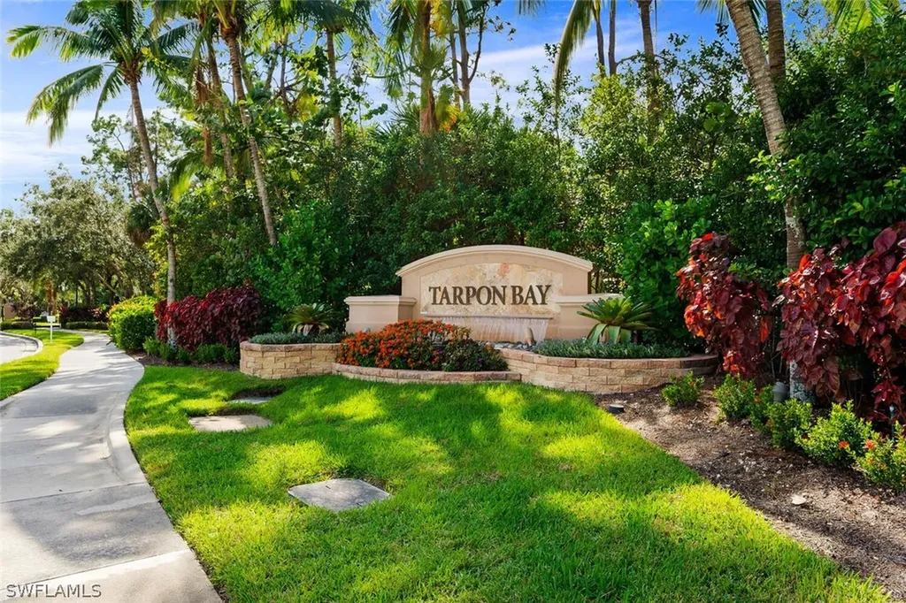 Naples FL, 1882 Tarpon Bay Drive S, Unit 2-202