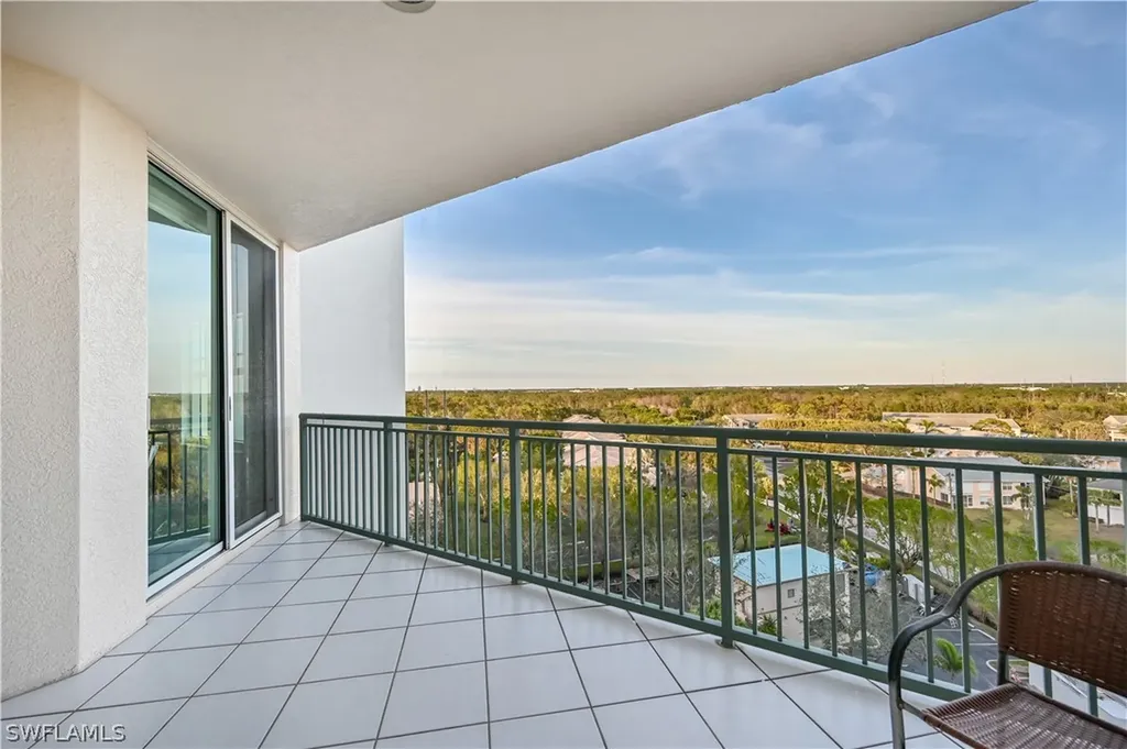 455 Cove Tower Drive Naples FL 34110