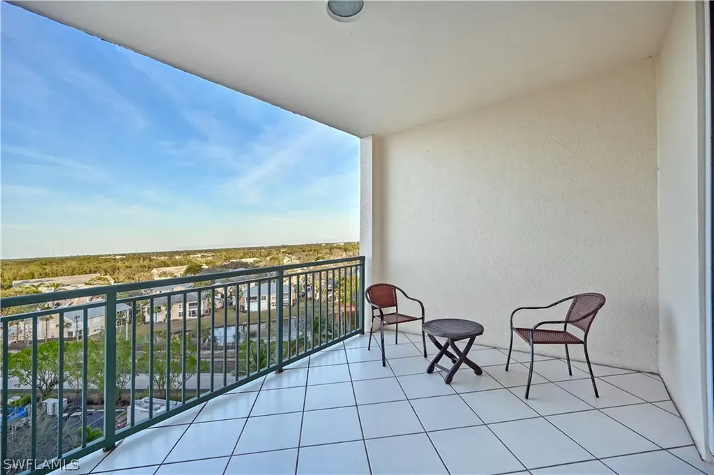 455 Cove Tower Drive Naples FL 34110
