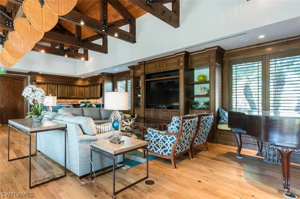 455 Cove Tower Drive Naples FL 34110