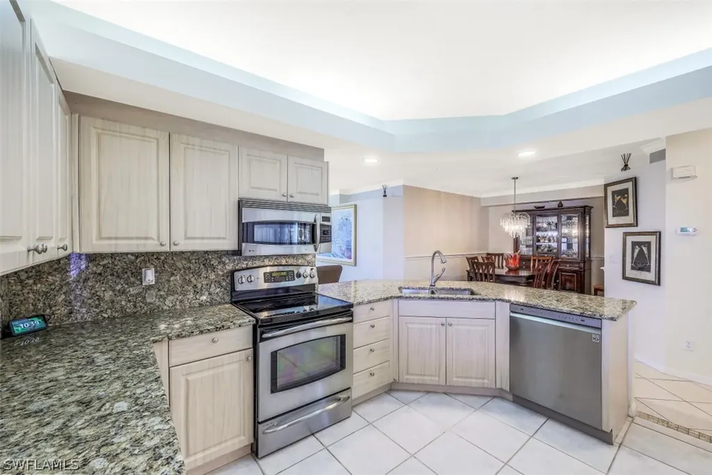 6940 Satinleaf Road N Naples FL 34109