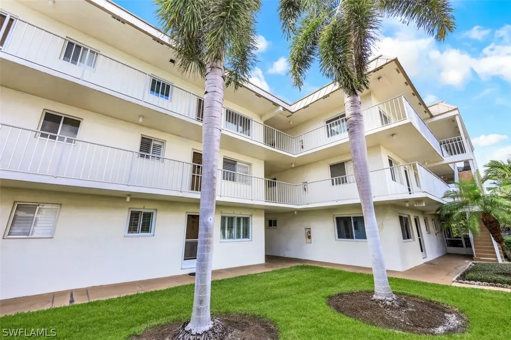 766 Central Avenue Naples FL 34102