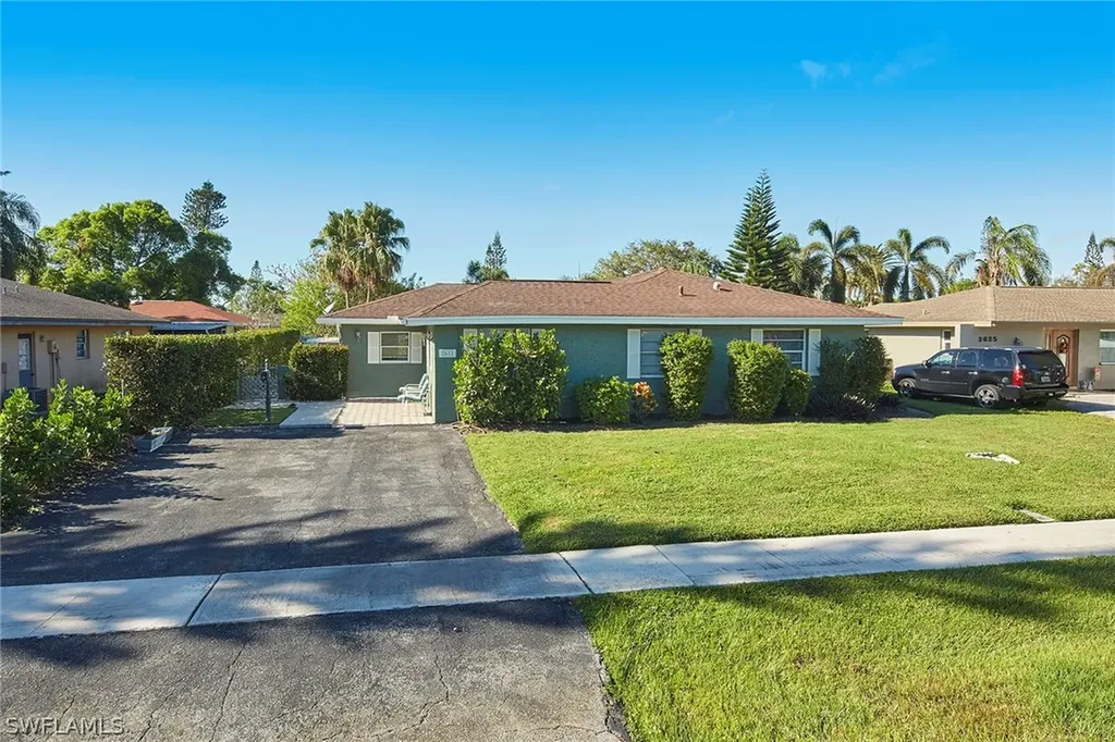 2611 Poinciana Drive Naples FL 34105