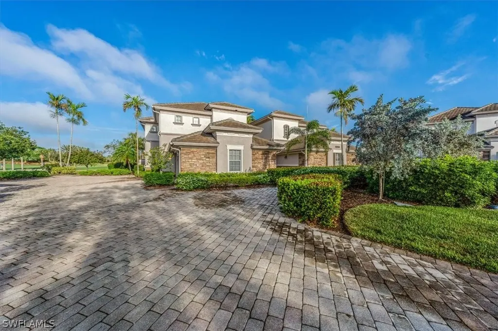 8727 Coastline Court Naples FL 34120
