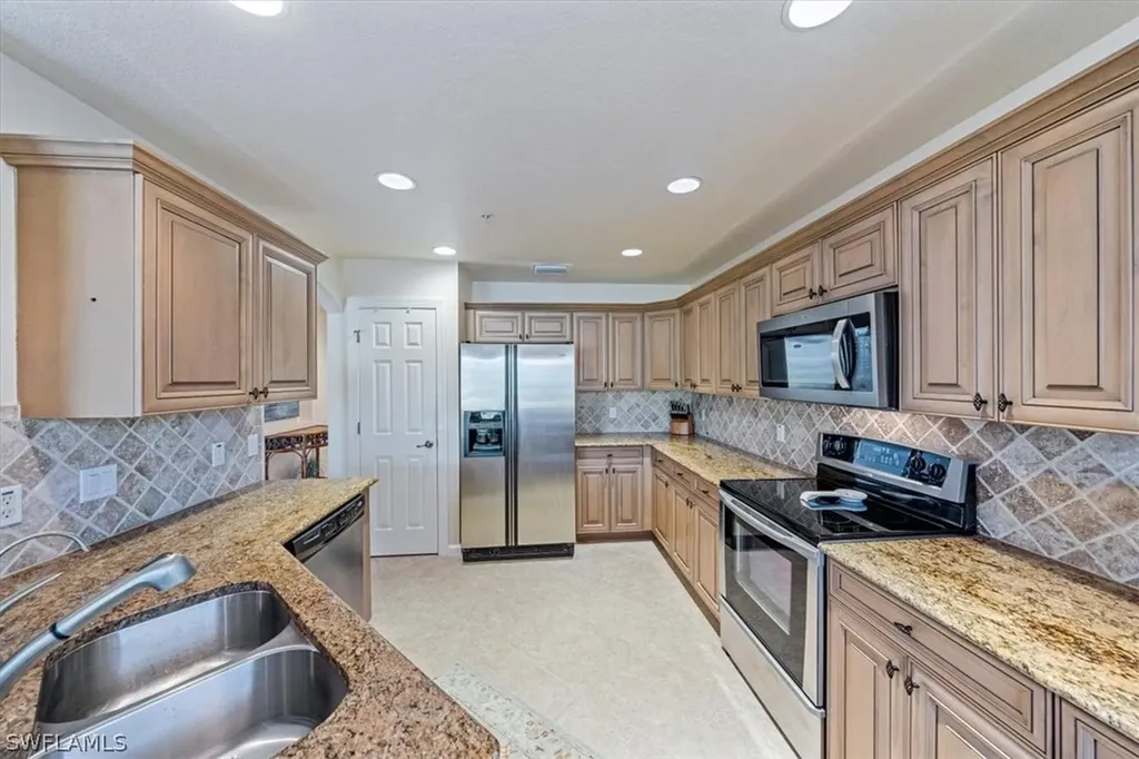 8727 Coastline Court Naples FL 34120