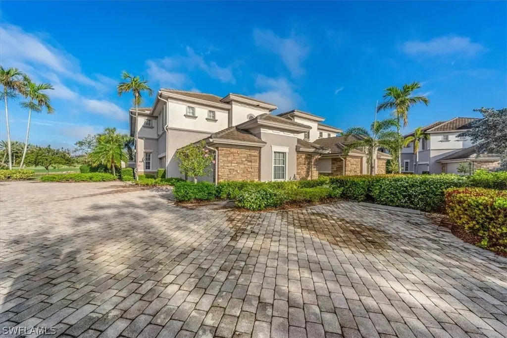 8727 Coastline Court Naples FL 34120