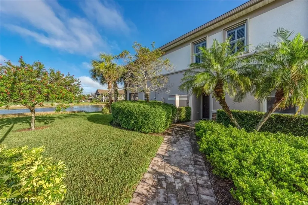 8727 Coastline Court Naples FL 34120