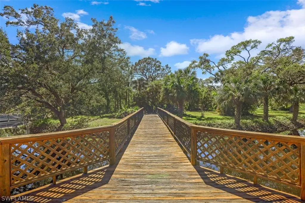 182 Cocohatchee Boulevard Naples FL 34110