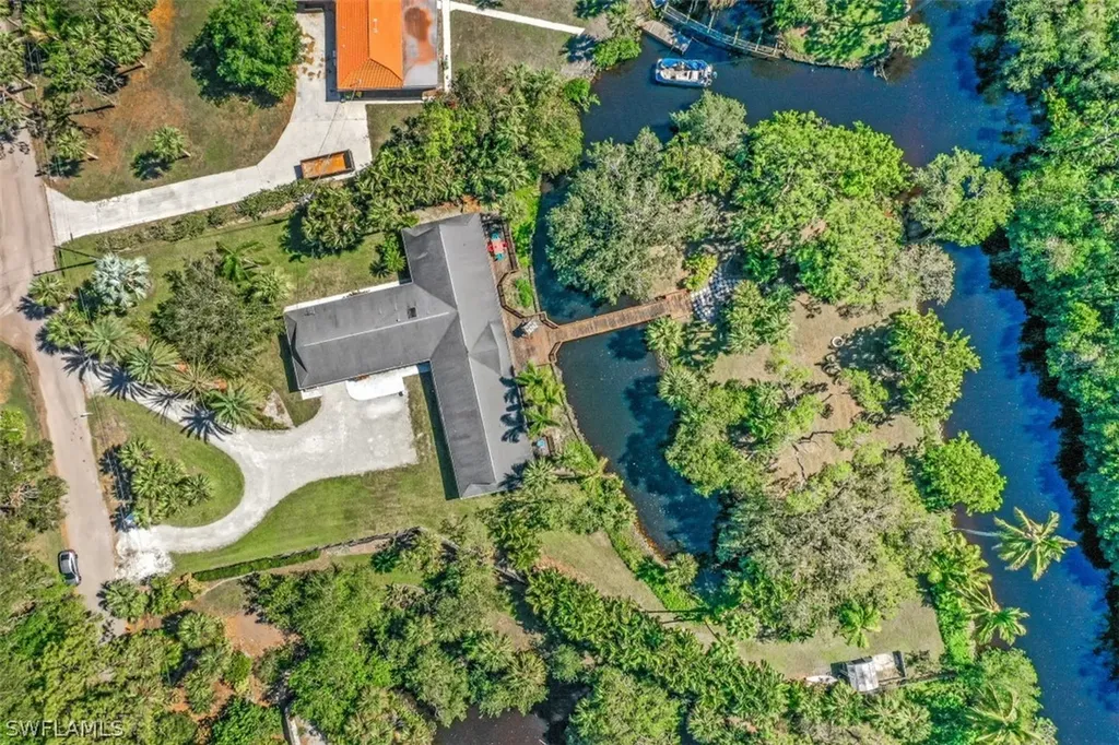 182 Cocohatchee Boulevard Naples FL 34110