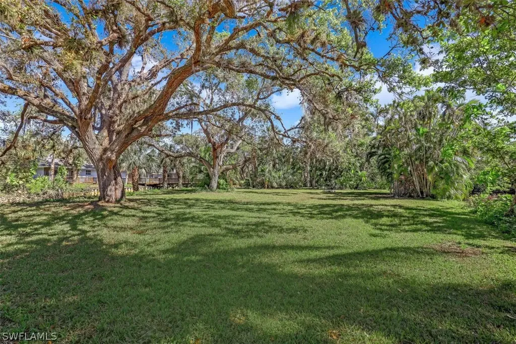 182 Cocohatchee Boulevard Naples FL 34110