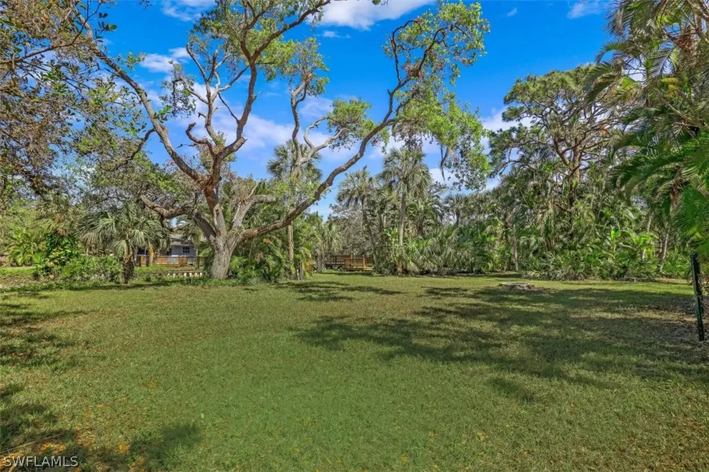 182 Cocohatchee Boulevard Naples FL 34110