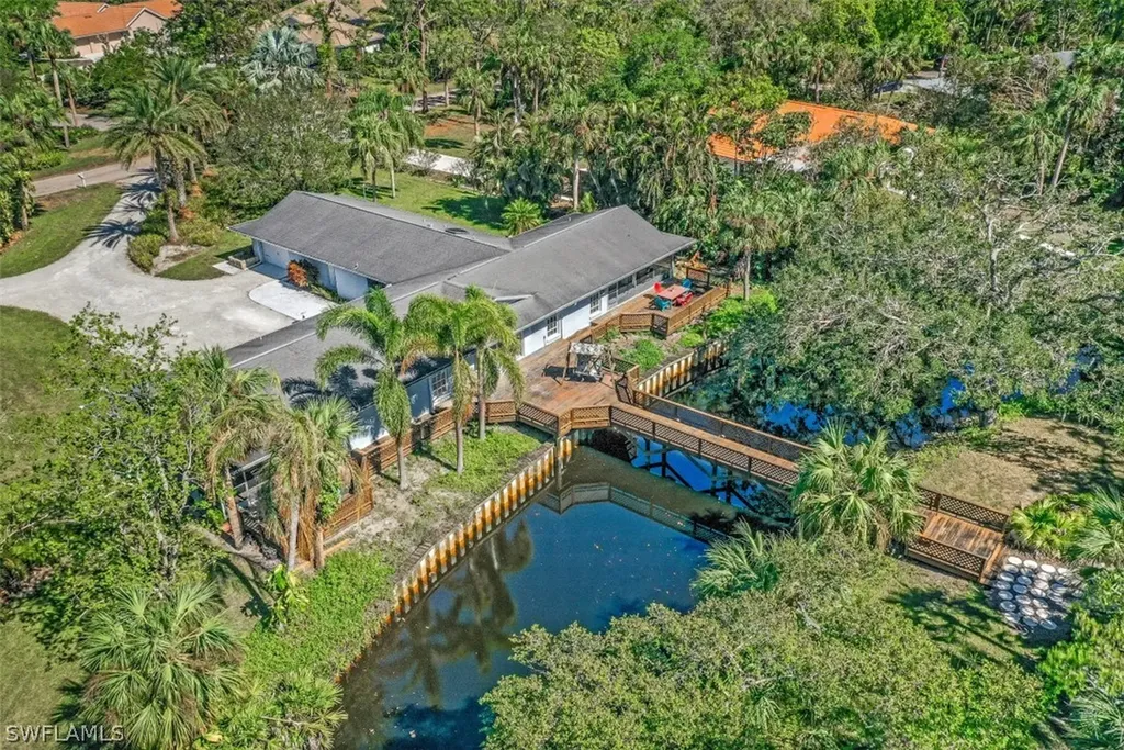 182 Cocohatchee Boulevard Naples FL 34110