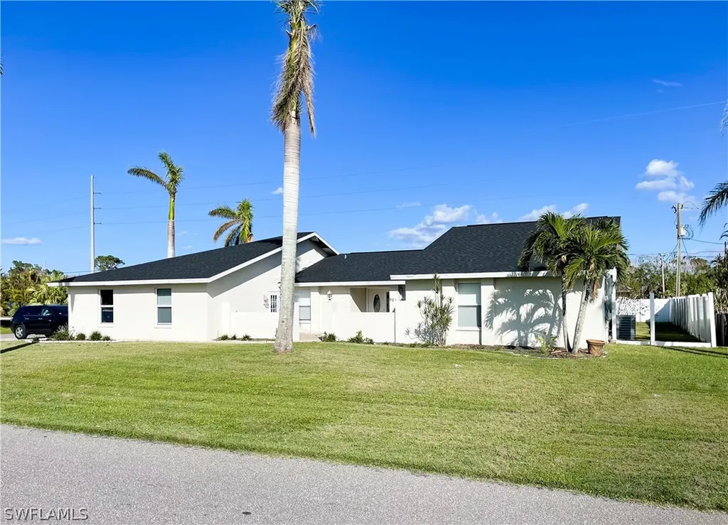 901 SW Santa Barbara Place Cape Coral FL 33991