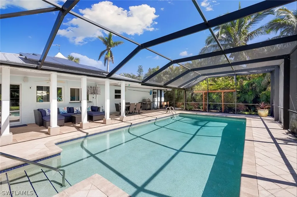 832 97th Avenue N Naples FL 34108
