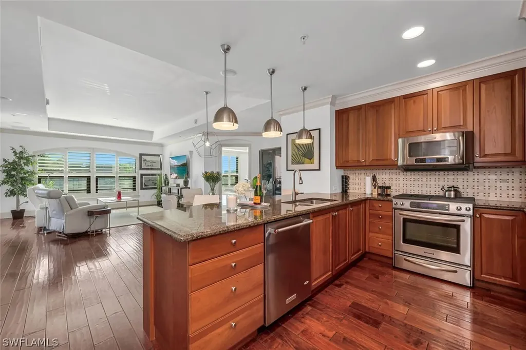 9115 Strada Place Naples FL 34108
