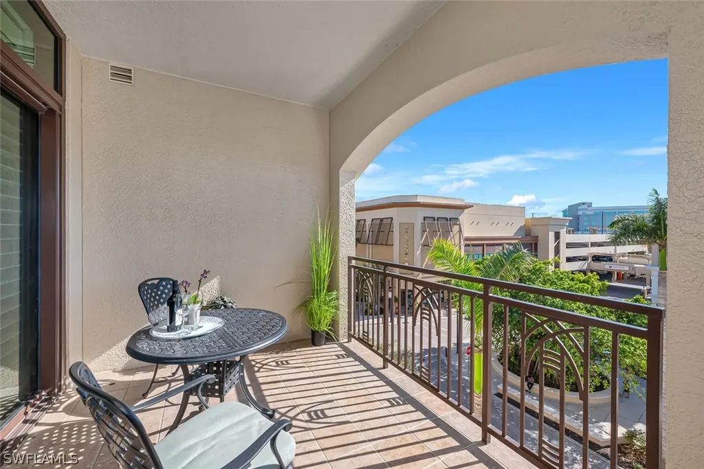 9115 Strada Place Naples FL 34108