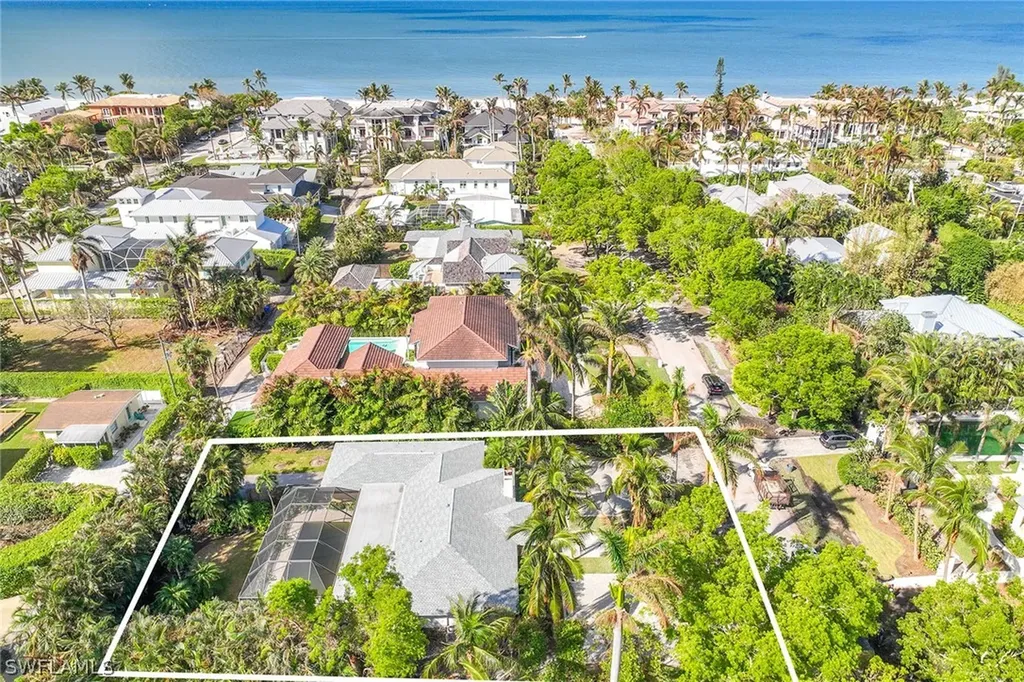 206 1st Avenue N Naples FL 34102