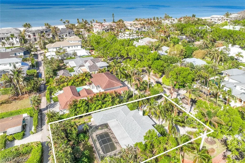 206 1st Avenue N Naples FL 34102