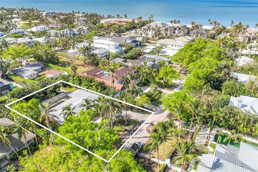 206 1st Avenue N Naples FL 34102