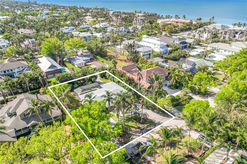 206 1st Avenue N Naples FL 34102