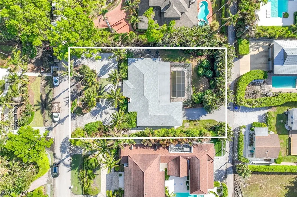 206 1st Avenue N Naples FL 34102