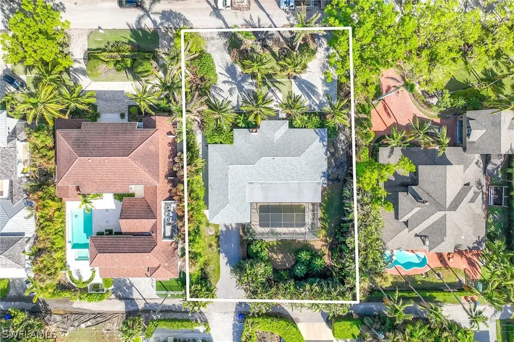 206 1st Avenue N Naples FL 34102