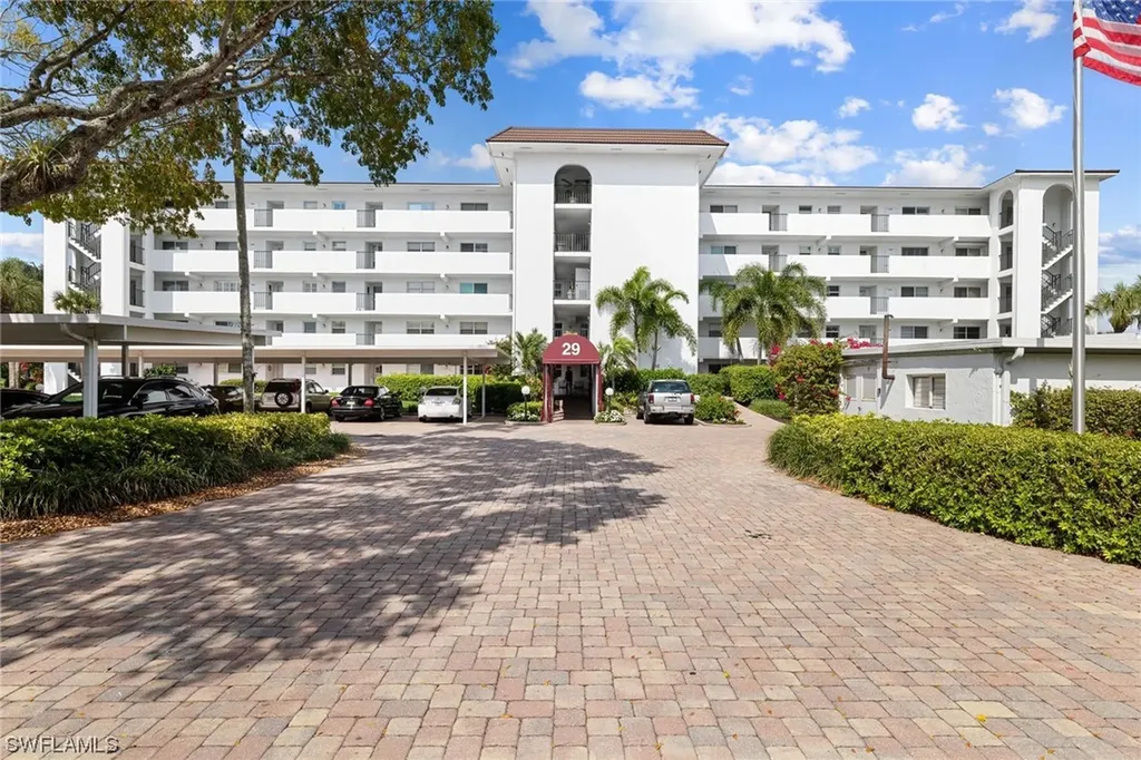 29 High Point Circle E Naples FL 34103
