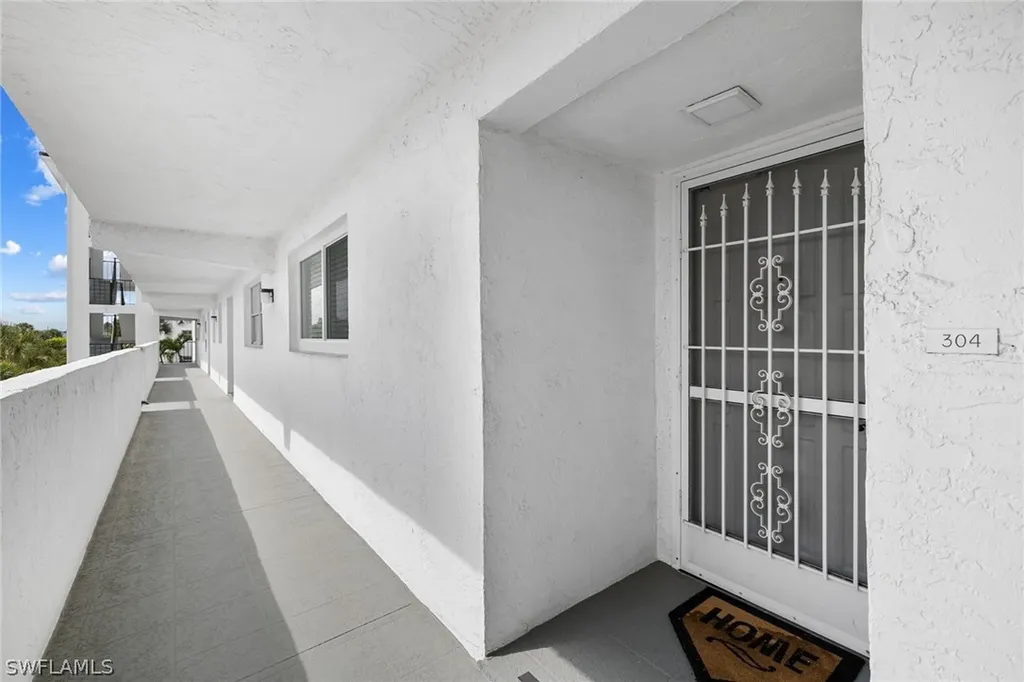 29 High Point Circle E Naples FL 34103
