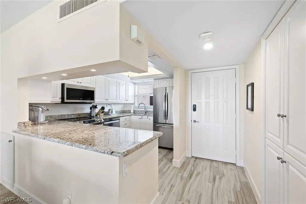 29 High Point Circle E Naples FL 34103
