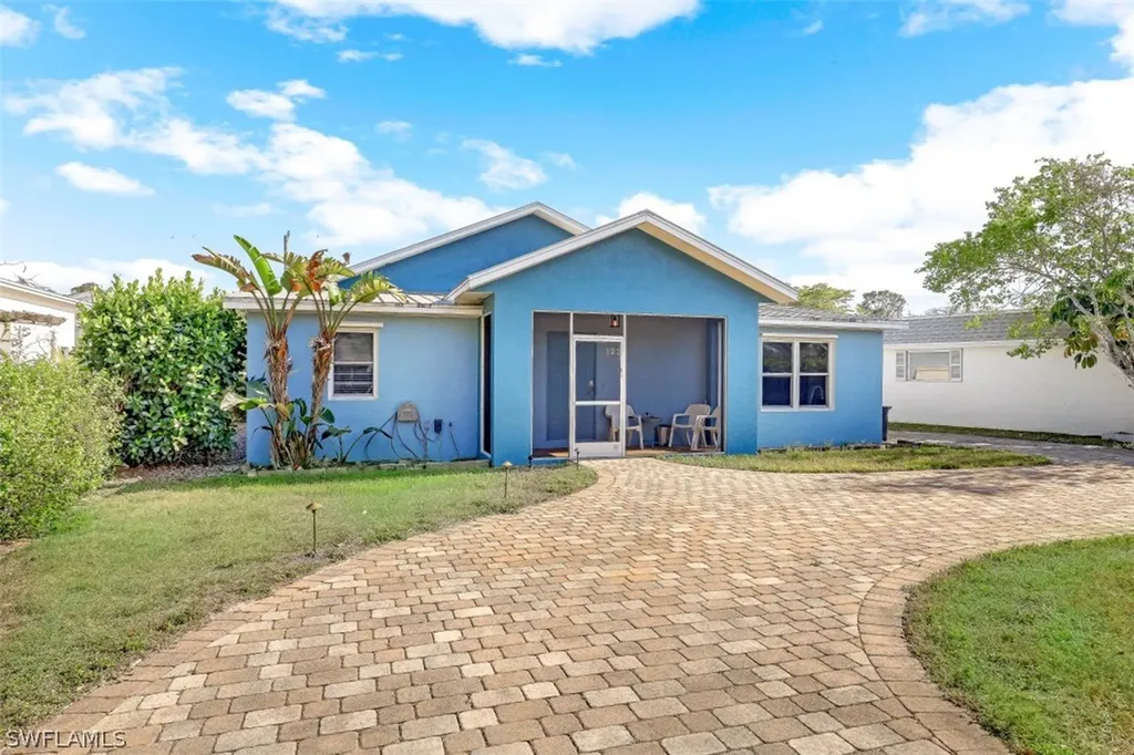 1230 10th Avenue N Naples FL 34102