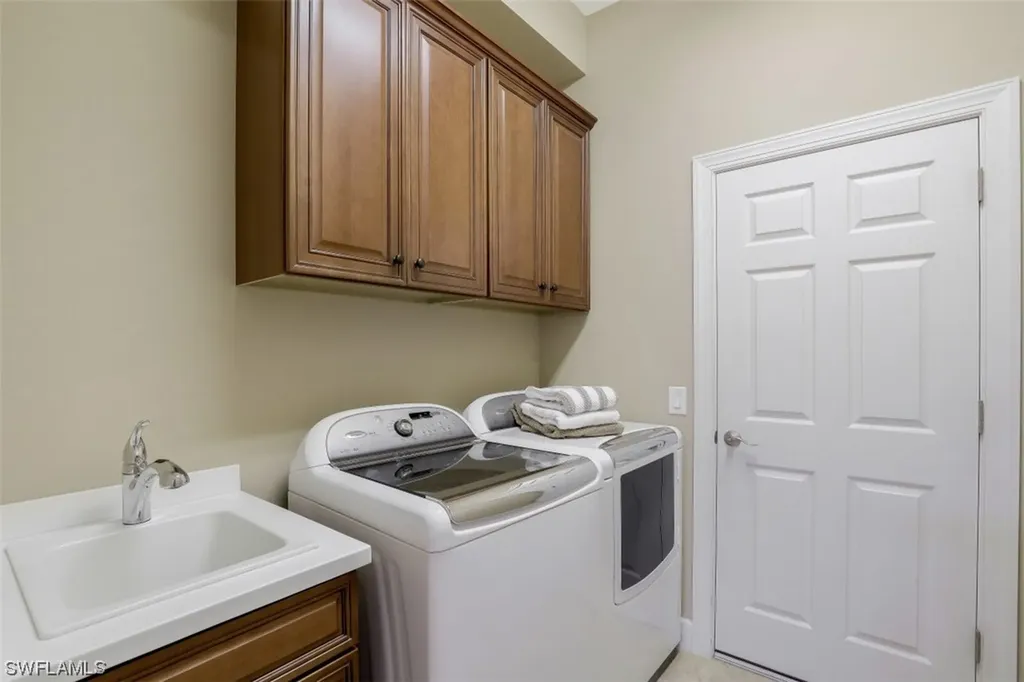 9096 Graphite Circle Naples FL 34120