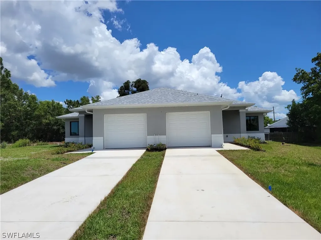 7632/7636 Carrier Road Fort Myers FL 33967