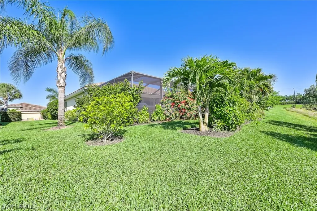 2094 Satsuma Lane Naples FL 34120