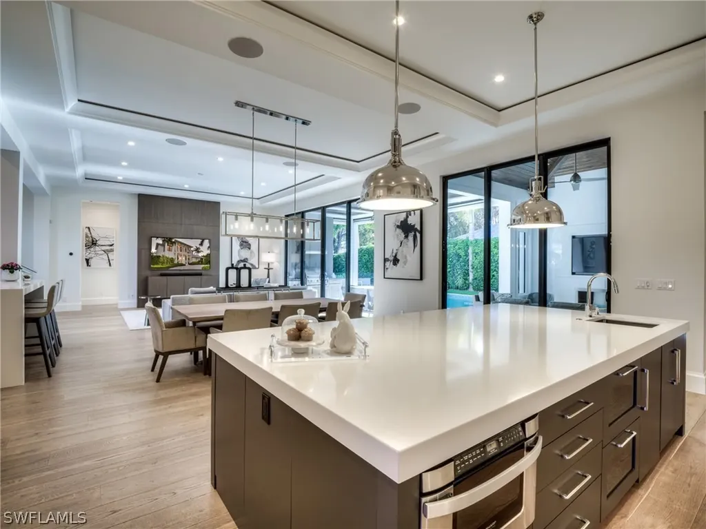 621 7th Street N Naples FL 34102