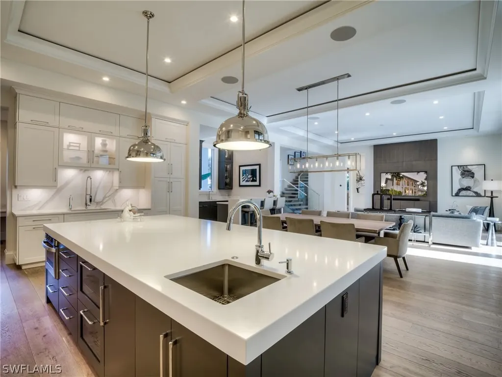 621 7th Street N Naples FL 34102