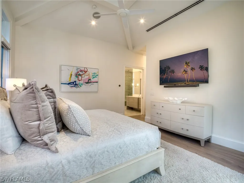 621 7th Street N Naples FL 34102