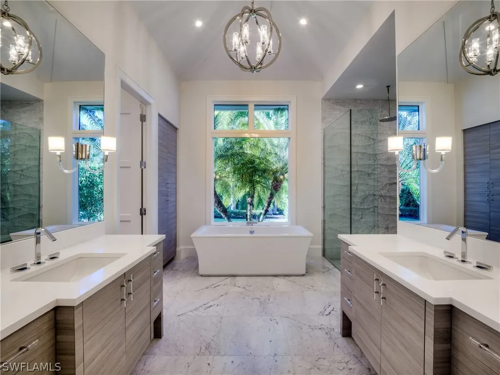 621 7th Street N Naples FL 34102