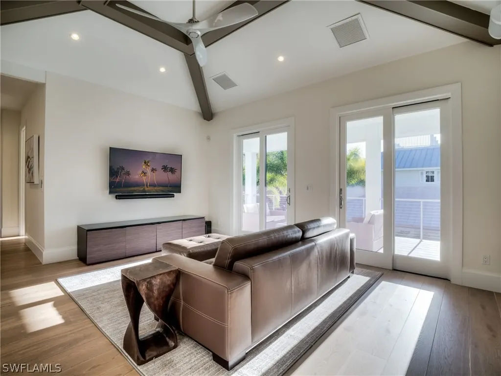 621 7th Street N Naples FL 34102