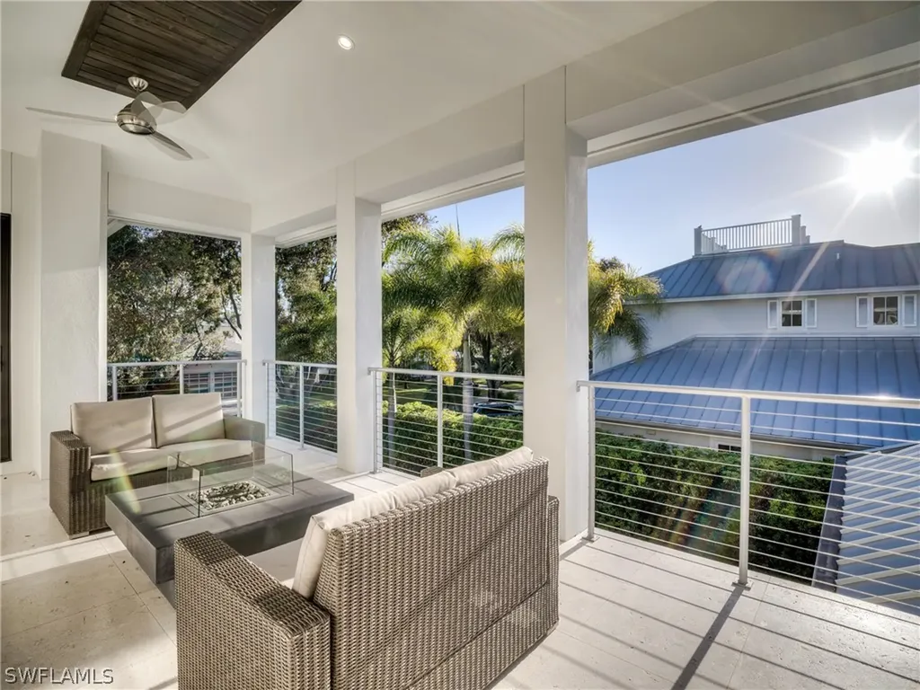 621 7th Street N Naples FL 34102