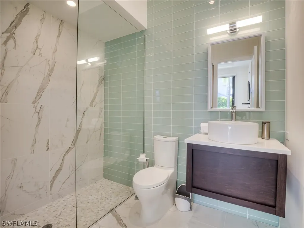 621 7th Street N Naples FL 34102