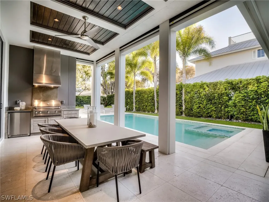 621 7th Street N Naples FL 34102