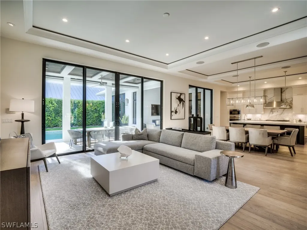 621 7th Street N Naples FL 34102