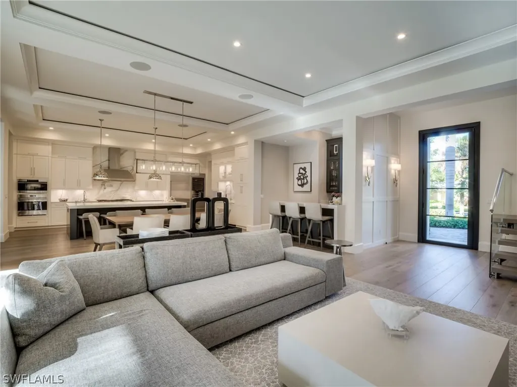 621 7th Street N Naples FL 34102