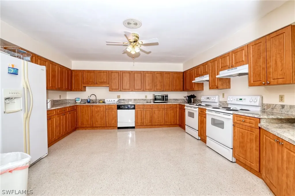 2100 Barkeley Lane Fort Myers FL 33907