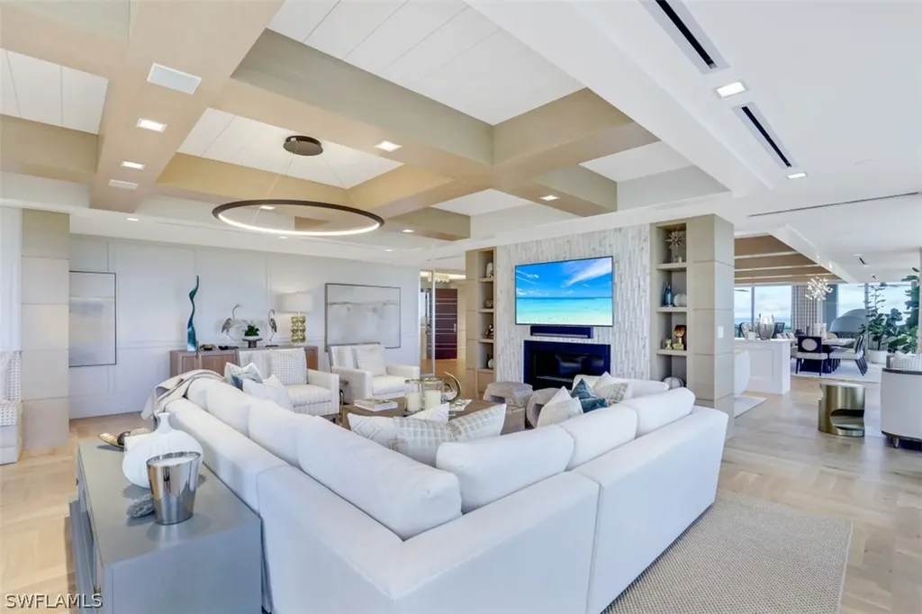 6897 Grenadier Boulevard Naples FL 34108