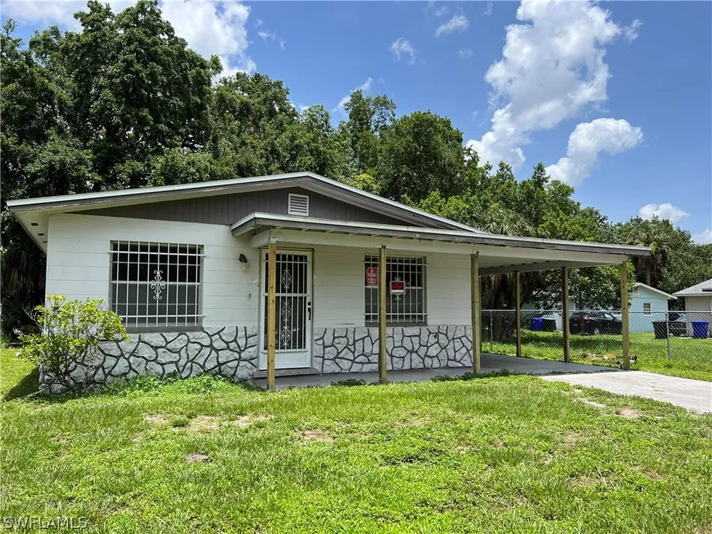 2633 Saint Charles Street Fort Myers FL 33916