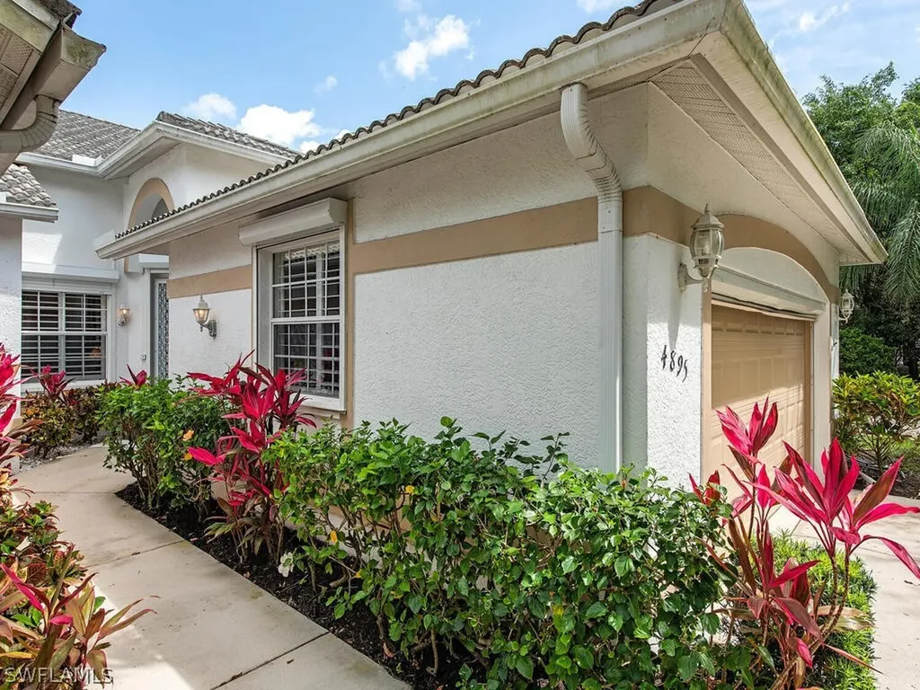 Naples FL, 4895 West Boulevard Court, Unit 2
